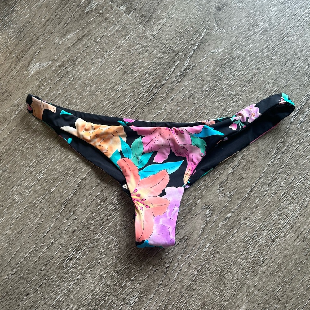 Billabong Reversible Black Floral Cheeky Bikini Bottom - women’s small